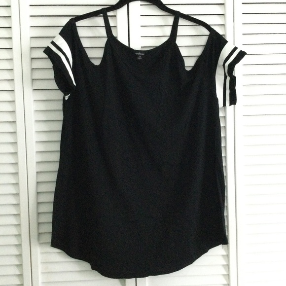 Cold Shoulder Sporty Tee - Picture 1 of 2